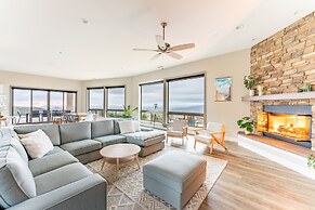 Vista Grande 4 Bedroom Home by RedAwning