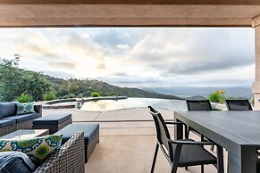 Vista Grande 4 Bedroom Home by RedAwning