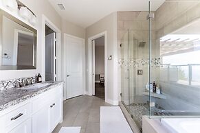 Vista Grande 4 Bedroom Home by RedAwning