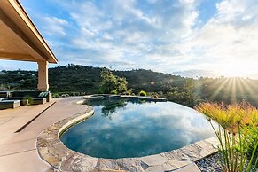 Vista Grande 4 Bedroom Home by RedAwning