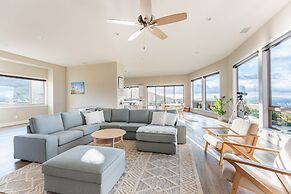 Vista Grande 4 Bedroom Home by RedAwning