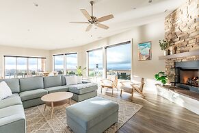 Vista Grande 4 Bedroom Home by RedAwning