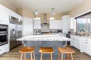 Vista Grande 4 Bedroom Home by RedAwning