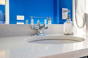 Spacious Home In Five Points Close To Downtown 5 Bedroom Home by RedAw