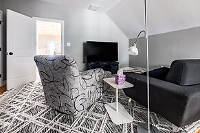 Spacious Home In Five Points Close To Downtown 5 Bedroom Home by RedAw