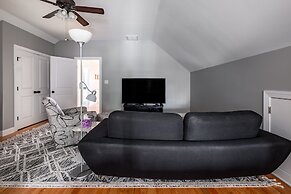 Spacious Home In Five Points Close To Downtown 5 Bedroom Home by RedAw