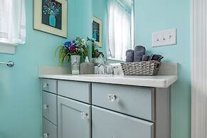 Spacious Home In Five Points Close To Downtown 5 Bedroom Home by RedAw