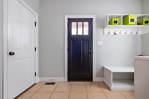 Spacious Home In Five Points Close To Downtown 5 Bedroom Home by RedAw