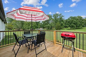 Tranquil Cozy 3br Home With Deck & Bbq 3 Bedroom Home by RedAwning
