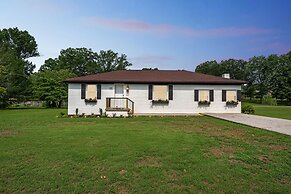 Tranquil Cozy 3br Home With Deck & Bbq 3 Bedroom Home by RedAwning