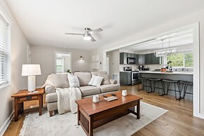 Tranquil Cozy 3br Home With Deck & Bbq 3 Bedroom Home by RedAwning