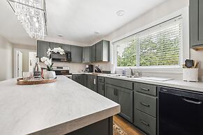 Tranquil Cozy 3br Home With Deck & Bbq 3 Bedroom Home by RedAwning