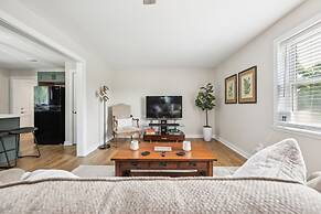 Tranquil Cozy 3br Home With Deck & Bbq 3 Bedroom Home by RedAwning