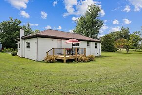 Tranquil Cozy 3br Home With Deck & Bbq 3 Bedroom Home by RedAwning