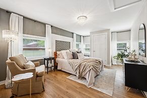 Tranquil Cozy 3br Home With Deck & Bbq 3 Bedroom Home by RedAwning