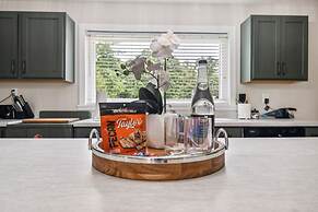 Tranquil Cozy 3br Home With Deck & Bbq 3 Bedroom Home by RedAwning