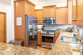 Luxury Home Reading & Game Room Outdoor Dining 3 Bedroom Home by RedAw