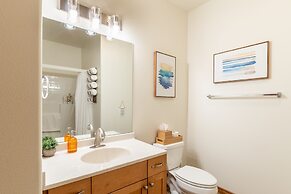 Luxury Home Reading & Game Room Outdoor Dining 3 Bedroom Home by RedAw