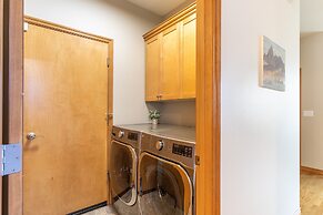 Luxury Home Reading & Game Room Outdoor Dining 3 Bedroom Home by RedAw