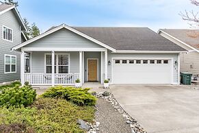 Luxury Home Reading & Game Room Outdoor Dining 3 Bedroom Home by RedAw