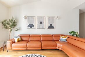 Luxury Home Reading & Game Room Outdoor Dining 3 Bedroom Home by RedAw