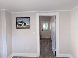 Quaint Hideaway In The Heart Of Clayton 3 Bedroom Home by RedAwning