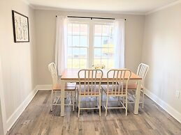 Quaint Hideaway In The Heart Of Clayton 3 Bedroom Home by RedAwning