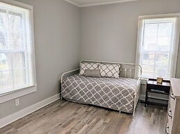 Quaint Hideaway In The Heart Of Clayton 3 Bedroom Home by RedAwning