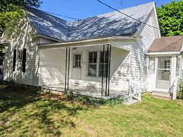 Quaint Hideaway In The Heart Of Clayton 3 Bedroom Home by RedAwning