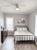 Quaint Hideaway In The Heart Of Clayton 3 Bedroom Home by RedAwning