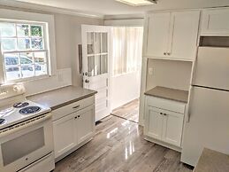 Quaint Hideaway In The Heart Of Clayton 3 Bedroom Home by RedAwning