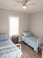 Quaint Hideaway In The Heart Of Clayton 3 Bedroom Home by RedAwning