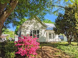 Quaint Hideaway In The Heart Of Clayton 3 Bedroom Home by RedAwning
