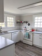 Quaint Hideaway In The Heart Of Clayton 3 Bedroom Home by RedAwning