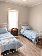 Quaint Hideaway In The Heart Of Clayton 3 Bedroom Home by RedAwning