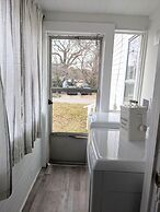 Quaint Hideaway In The Heart Of Clayton 3 Bedroom Home by RedAwning