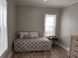 Quaint Hideaway In The Heart Of Clayton 3 Bedroom Home by RedAwning