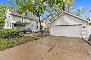 Unique Charmer: Outdoor Space & More Near Um 3 Bedroom Home by RedAwni