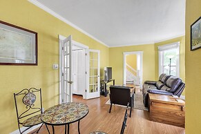 Unique Charmer: Outdoor Space & More Near Um 3 Bedroom Home by RedAwni