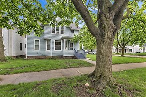 Unique Charmer: Outdoor Space & More Near Um 3 Bedroom Home by RedAwni