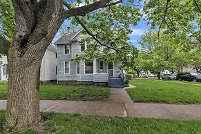 Unique Charmer: Outdoor Space & More Near Um 3 Bedroom Home by RedAwni