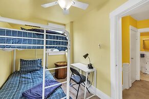 Unique Charmer: Outdoor Space & More Near Um 3 Bedroom Home by RedAwni