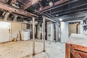 Unique Charmer: Outdoor Space & More Near Um 3 Bedroom Home by RedAwni