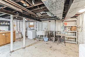 Unique Charmer: Outdoor Space & More Near Um 3 Bedroom Home by RedAwni