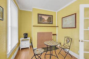 Unique Charmer: Outdoor Space & More Near Um 3 Bedroom Home by RedAwni