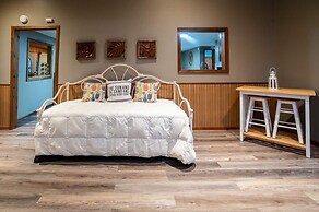 Waterfront Cottage In Michigan By S&s Properties 3 Bedroom Cabin