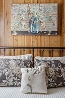 Niagara Falls Getaway: Perfect Place To Unwind 2 Bedroom Home by RedAw