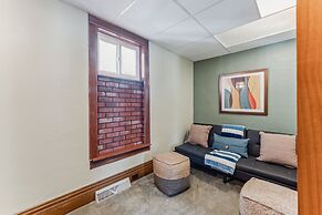 Niagara Falls Getaway: Perfect Place To Unwind 2 Bedroom Home by RedAw