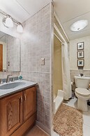 Niagara Falls Getaway: Perfect Place To Unwind 2 Bedroom Home by RedAw