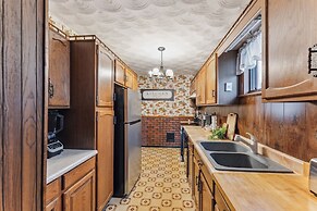 Niagara Falls Getaway: Perfect Place To Unwind 2 Bedroom Home by RedAw